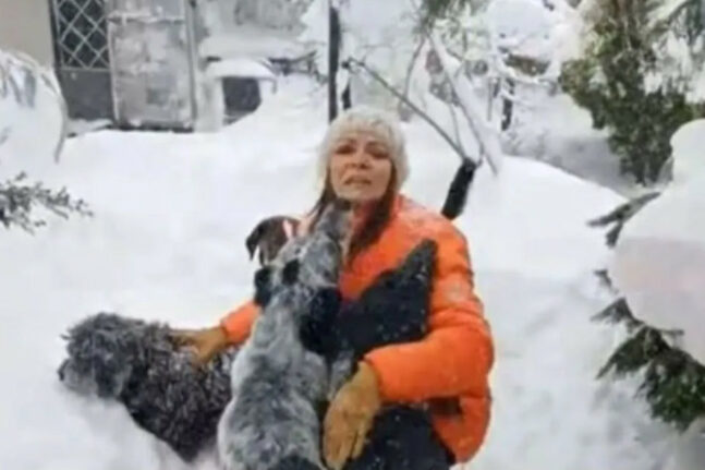 Λίτσα Γιαγκούση: «Έχει χιονοθύελλα» - Αποκλείστηκε στα Βίλια Αττικής