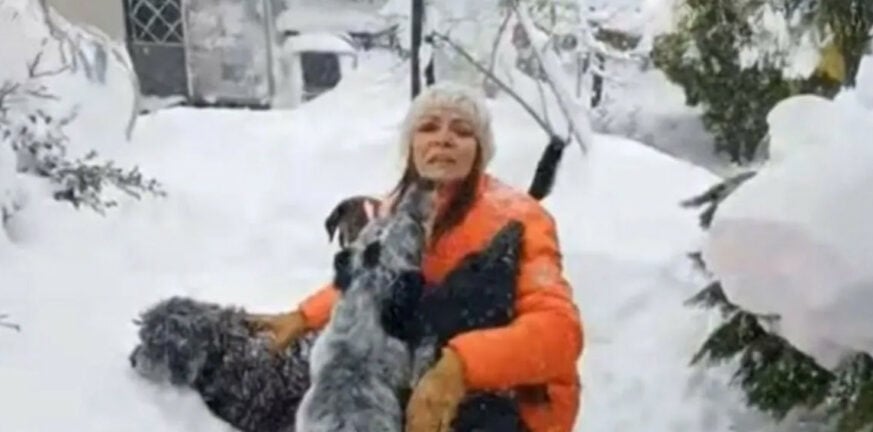 Λίτσα Γιαγκούση: «Έχει χιονοθύελλα» - Αποκλείστηκε στα Βίλια Αττικής