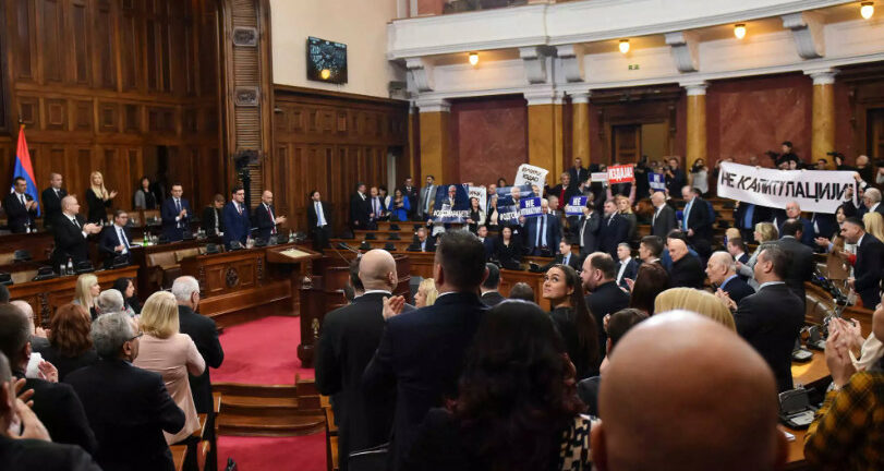 Σερβία: Το θέμα του Κοσόβου έφερε ένταση στη βουλή
