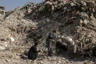 Σεισμός Τουρκία: Οι αρχές απομακρύνουν τα συντρίμμια - Ξεπέρασαν τις 42.000 οι νεκροί