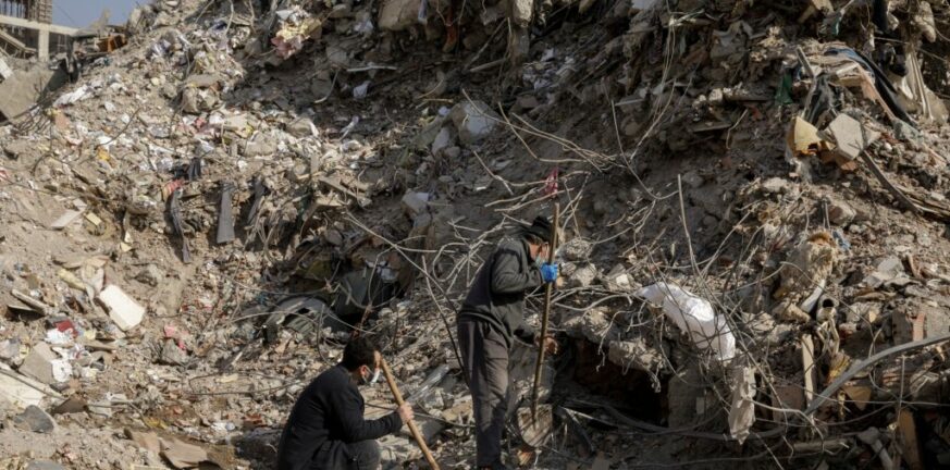 Σεισμός Τουρκία: Οι αρχές απομακρύνουν τα συντρίμμια - Ξεπέρασαν τις 42.000 οι νεκροί
