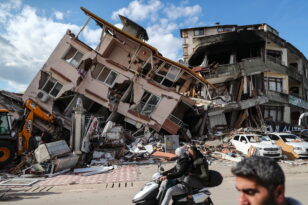 Οίκος Fitch: Έως 4 δισεκατομμύρια δολάρια οι ζημιές σε Τουρκία και Συρία!