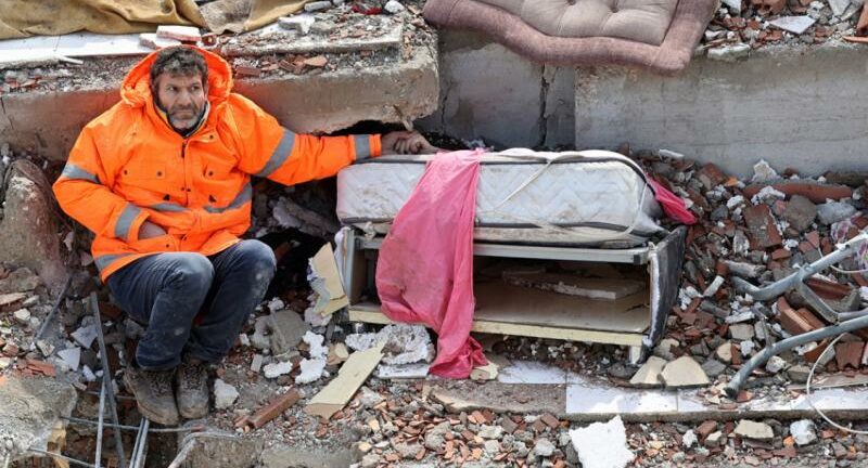 Σεισμός - Τουρκία: Ο άνδρας που σύστησε τη νεκρή κόρη του στον φωτογράφο - Συγκλονίζει μαρτυρία ΦΩΤΟ