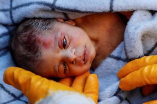 Σεισμός στην Τουρκία: Άνδρας προσπάθησε να κλέψει μωρό μέσα από νοσοκομείο