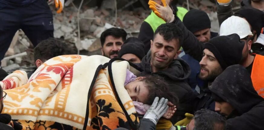 Σεισμός Τουρκία: Φόβοι ότι οι νεκροί θα ξεπεράσουν τις 10.000