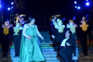 Πατρινό Καρναβάλι 2023: Οι ΣΦήγΚΕΣ ξανά... τσιμπούν στη Γεροκωστοπούλου - Ο Τζίμης Πολίτης στην «Π» για το δρώμενο