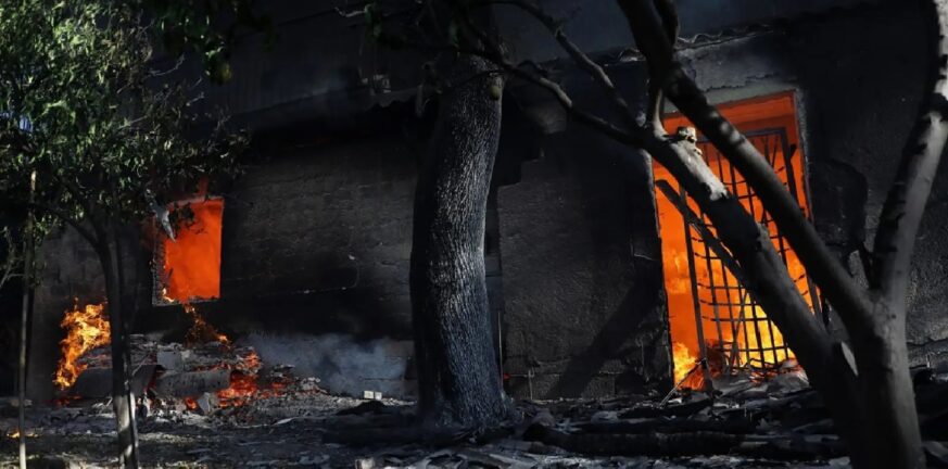 Πύργος: «Τυλίχθηκε» στις φλόγες μονοκατοικία στο Καταράχι ΦΩΤΟ - ΒΙΝΤΕΟ