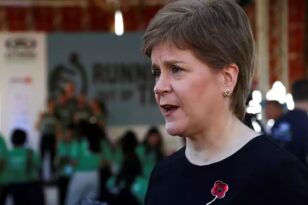 Παραιτείται η πρωθυπουργός της Σκωτίας, Νίκολα Στέρτζον, μετά από οκτώ χρόνια στην εξουσία