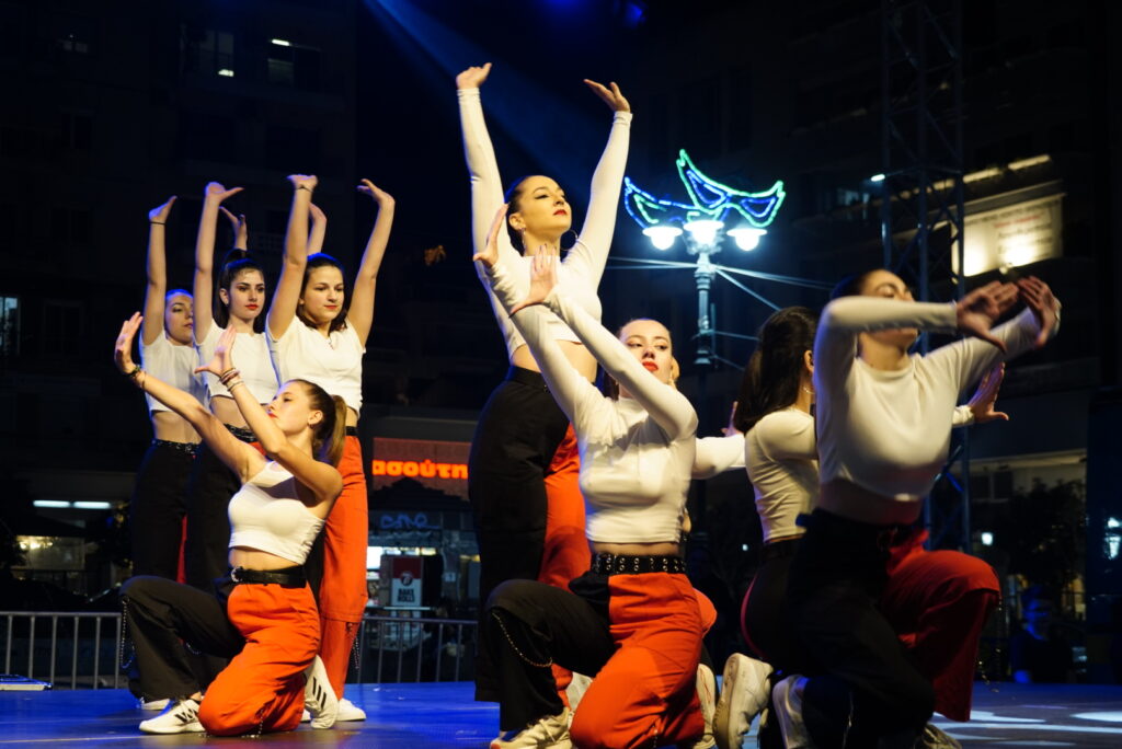 Πατρινό Καρναβάλι 2023: Χορευτικό θέαμα υψηλού επιπέδου από τις Σχολές Χορού στην πλατεία Γεωργίου Α΄