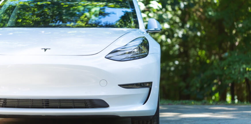 Tesla: Ανακαλεί σχεδόν 363.000 οχήματα λόγω φόβων ότι το λογισμικό αυτόνομης οδήγησης θα προκαλέσει ατύχημα