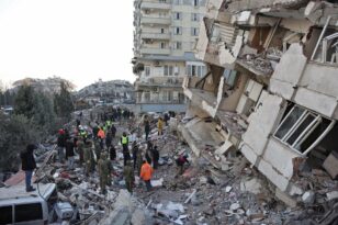 Πάνω από 33.000 οι νεκροί σε Τουρκία και Συρία μετά το φονικό σεισμό - 83χρονη ανασύρθηκε ζωντανή μετά από μια βδομάδα ΒΙΝΤΕΟ