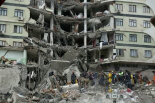 Σεισμός στην Τουρκία: Πάνω από 6.000 οι νεκροί - Συνεχίζονται οι διάσωσεις από την ΕΜΑΚ