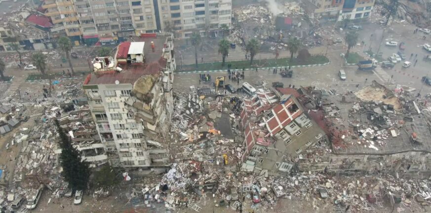 Σεισμός στην Τουρκία: Ο Ερντογάν ανακοίνωσε νέο απολογισμό – Στους 3.549 οι νεκροί, κατάσταση έκτακτης ανάγκης σε 10 περιοχές