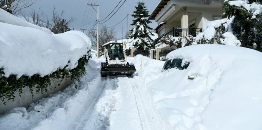 Κακοκαιρία «Μπάρμπαρα» – Εύβοια: Διακοπές ρεύματος και χωριό «καλυμμένο» από χιόνι – Σε απόγνωση εκατοντάδες κάτοικοι