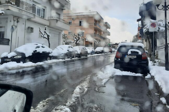 Βόλος: Ανήλικος πέταγε χιονόμπαλες σε αυτοκίνητα και συνελήφθη