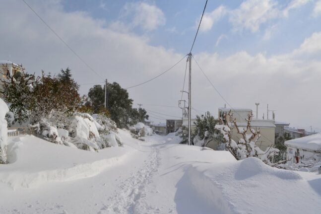 Σε εξέλιξη η ψυχρή εισβολή: Χιόνια στο Πήλιο και θυελλώδεις άνεμοι στις Σποράδες