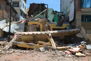 Αυξάνονται οι νεκροί και οι τραυματίες από τον σεισμό στον Ισημερινό 