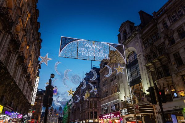 «Στολίστηκε» για πρώτη φορά το Λονδίνο για το Ραμαζάνι - ΦΩΤΟ