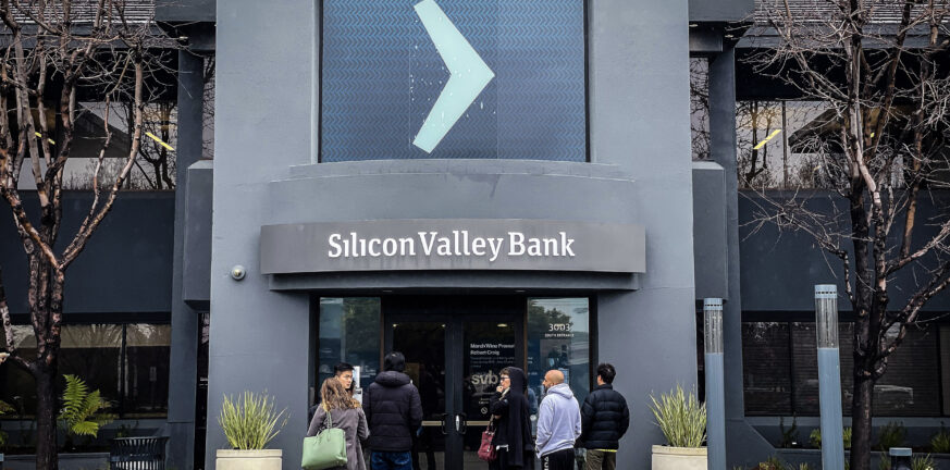 Ποιος είναι ο Ελληνοαμερικανός που αναλαμβάνει την Silicon Valley Bank;