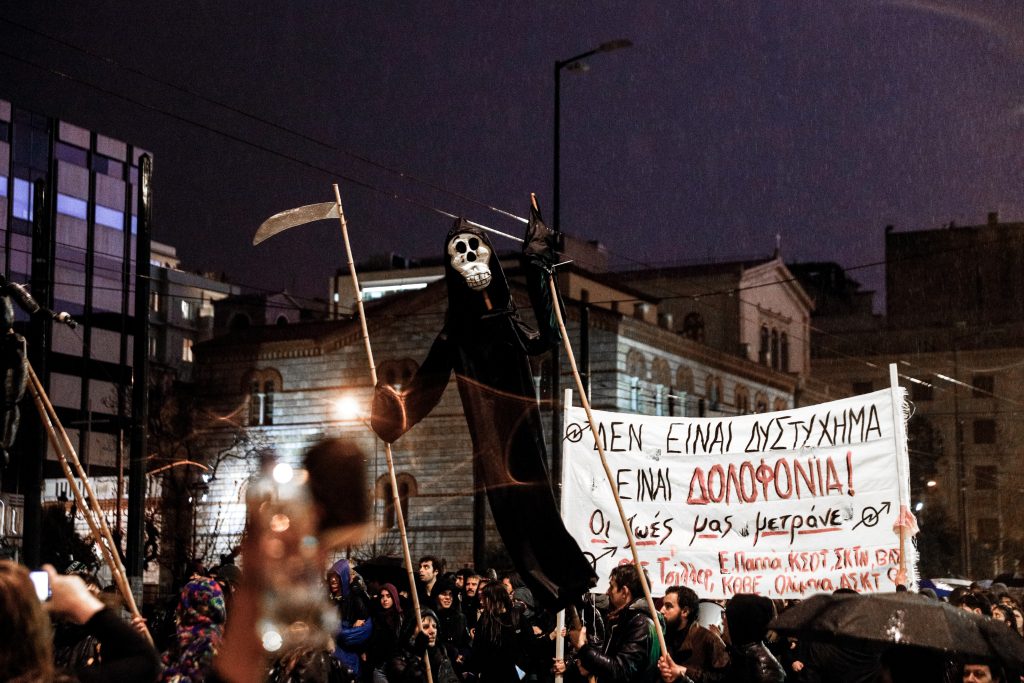 Τραγωδία στα Τέμπη: Βγήκαν στους δρόμους της Αθήνας οι πολίτες - «Οι ζωές μας μετράνε» 