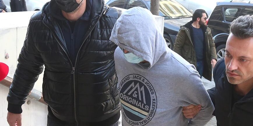Θεσσαλονίκη: Προφυλακίστηκε ο 62χρονος απόστρατος που κλειδώθηκε με τα παιδιά του σε αυτοκίνητο μαζί με φιάλες υγραερίου ΒΙΝΤΕΟ