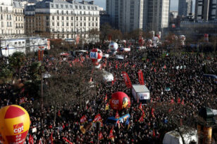 Γαλλία: Νέο κύμα διαδηλώσεων την Πέμπτη – «Φούντωσε» πιο πολύ την οργή των πολιτών ο Μακρόν