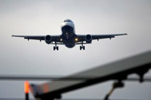 Δουβλίνο: Ξέχασαν το φέρετρο μέσα στο αεροπλάνο και αυτό πέταξε πίσω στην… Ελλάδα
