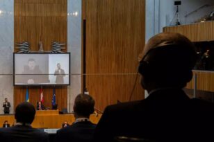 Αυστρία: Ακροδεξιοί βουλευτές αποχώρησαν από την Βουλή στη διάρκεια ομιλίας μέσω τηλεδιάσκεψης του Βολοντίμιρ Ζελένσκι