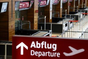 ΕΚΤΑΚΤΟ-Γερμανία: Άνδρας έπεσε πάνω σε ανυποψίαστο πλήθος στο αεροδρόμιο της Κολωνίας