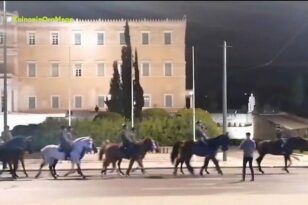 Δείτε τα άλογα του Ελληνικού Στρατού στο Σύνταγμα - Έκαναν πρόβα για την παρέλαση της 25ης Μαρτίου ΒΙΝΤΕΟ