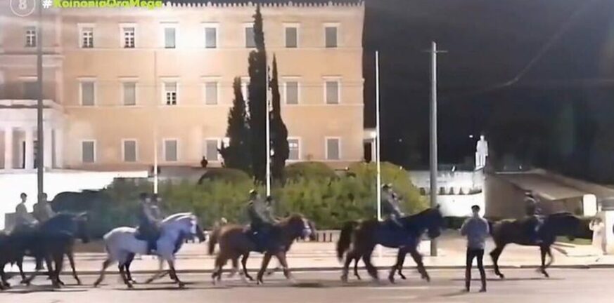 Δείτε τα άλογα του Ελληνικού Στρατού στο Σύνταγμα - Έκαναν πρόβα για την παρέλαση της 25ης Μαρτίου ΒΙΝΤΕΟ