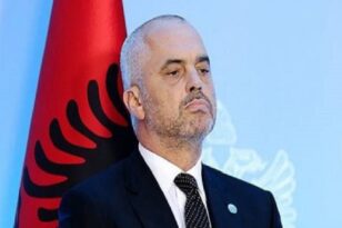 Αλβανία: Ημέρα εθνικού πένθους για την τραγωδία στα Τέμπη - Μεσίστιες οι σημαίες 