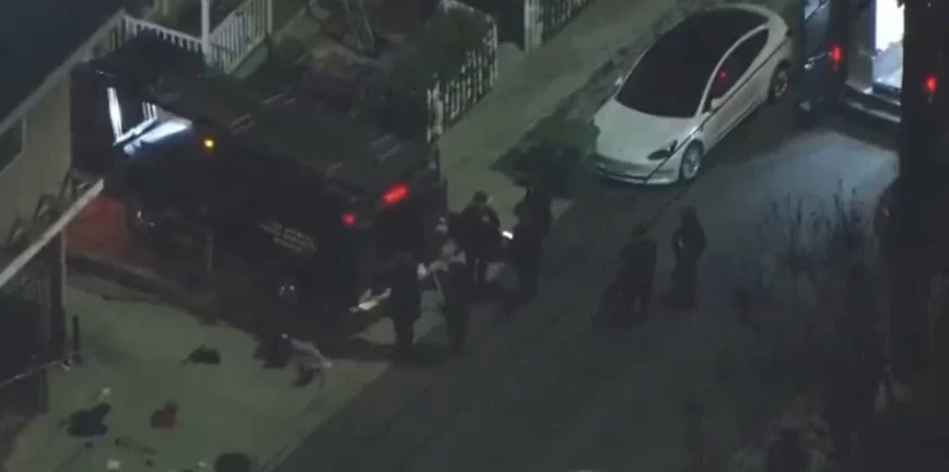 Λος Άντζελες - Πυροβολισμοί: Τρεις αστυνομικοί τραυματίστηκαν - Οχυρώθηκε σε κτίριο ο ένοπλος ΒΙΝΤΕΟ