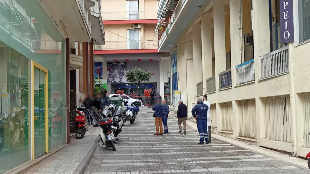Αγρίνιο: Συναγερμός στο κέντρο – Άνδρας έπεσε στο κενό από μεγάλο ύψος ΦΩΤΟ