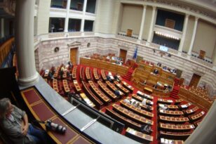ΔΕΙΤΕ ΖΩΝΤΑΝΑ την εκλογή του νέου Προέδρου της Βουλής - Ανανεώνει τη θητεία του ο Κωνσταντίνος Τασούλας - «Παρών» από την Πλεύση Ελευθερίας