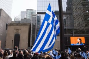 Σικάγο: Αφιερωμένη στους ήρωες της ΕΜΑΚ η έπαρση της ελληνικής σημαίας - Σήμερα η παρέλαση