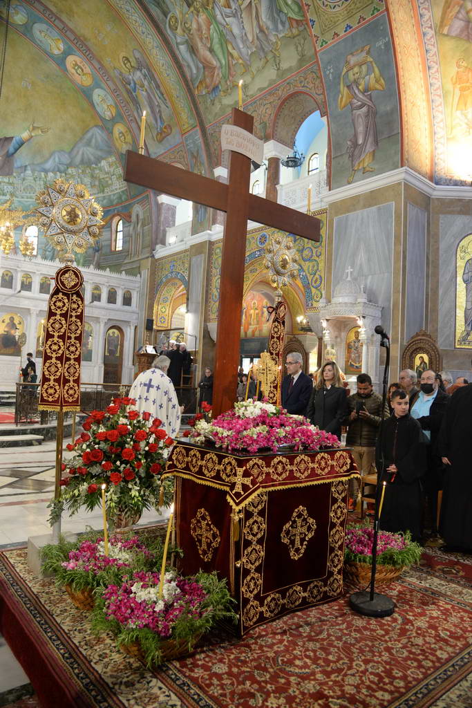 Η Κυριακή της Σταυροπροσκυνήσεως στην Ιερά Μητρόπολη Πατρών.