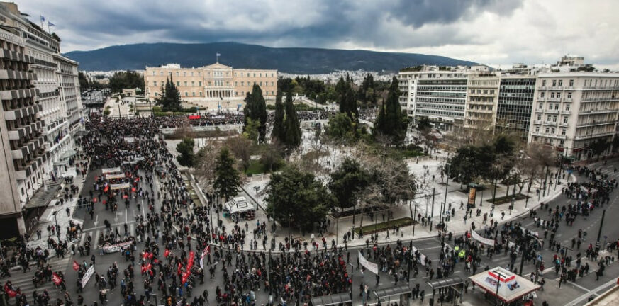 Σύνταγμα: Επεισόδια στο συλλαλητήριο για τα Τέμπη - Χημικά στο κέντρο της Αθήνας