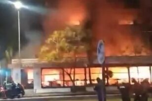 ΒΙΝΤΕΟ από την καταστροφική φωτιά σε εστιατόριο στη Νέα Σμύρνη - Απεγκλωβισμός βρέφους