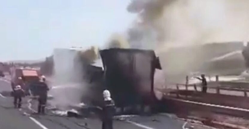 Πατρών - Κορίνθου: Φωτιά σε φορτηγό μετά από τροχαίο στο ύψος του Αιγίου ΒΙΝΤΕΟ