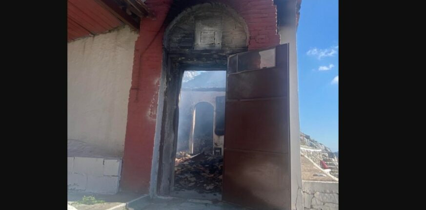 Ξηρόμερο: Φωτιά κατέστρεψε το ξωκκλήσι της Αγίας Παρασκευής στο Αρχοντοχώρι - ΦΩΤΟ