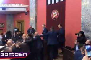 Γεωργία: Άγριο ξύλο μεταξύ βουλευτών στο κοινοβούλιο στη συζήτηση νόμου περί ξένων πρακτόρων
