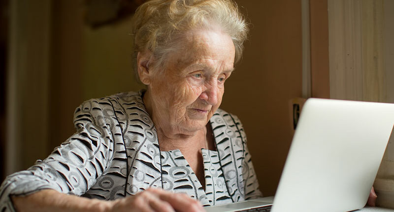 «Φροντίζω»: Συνεχίζεται το πρόγραμμα διαδικτυακής παρέμβασης από το για την υποστήριξη ηλικιωμένων και ατόμων με άνοια