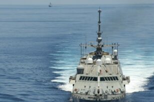 Η Κίνα ανακοίνωσε πως εκδίωξε αμερικανικό πολεμικό πλοίο από τη Νότια Σινική Θάλασσα – Διαψεύδουν οι ΗΠΑ