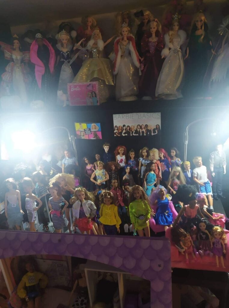 Barbie: Η διασημότερη κούκλα στον κόσμο γίνεται 64 ετών - Στην «Π» η Αφροδίτη Κολοκοτρώνη για το απόλυτο fashion icon και pop culture φαινόμενο