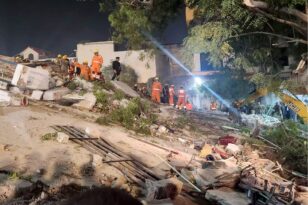 Ινδία: Τρεις νεκροί και τραυματίες μετά από κατάρρευση κτιρίου