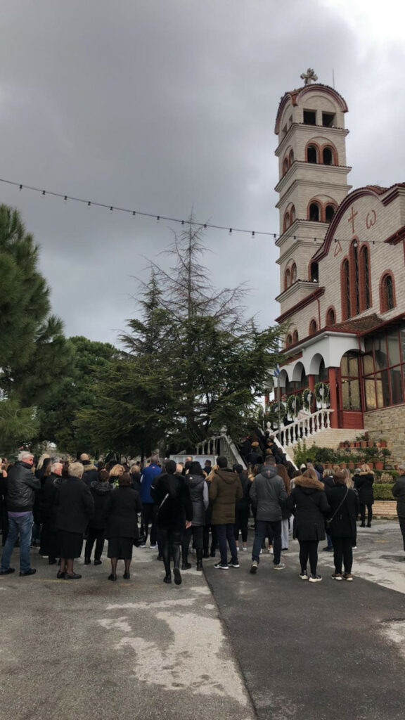Δυστύχημα Τέμπη: Θρήνος και οδύνη στη κηδεία της 34χρονης Αθηνάς στην Κατερίνη - ΦΩΤΟ