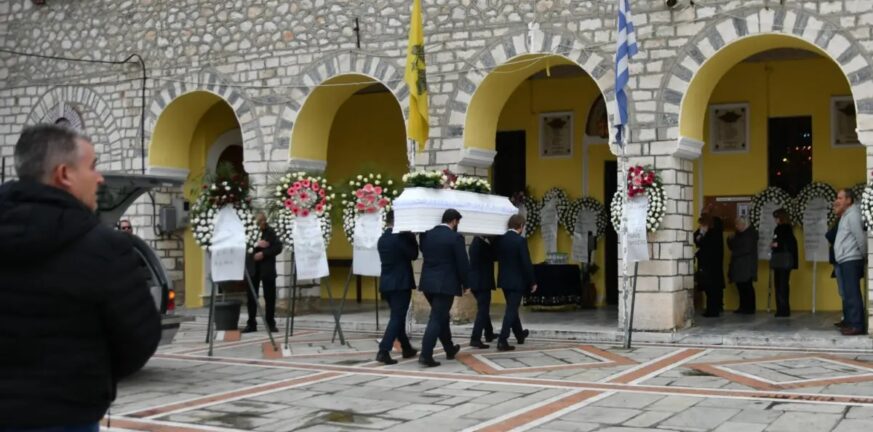 Τέμπη: Απέραντη θλίψη στην κηδεία της 42χρονης Βάγιας που σκοτώθηκε στο μοιραίο τρένο