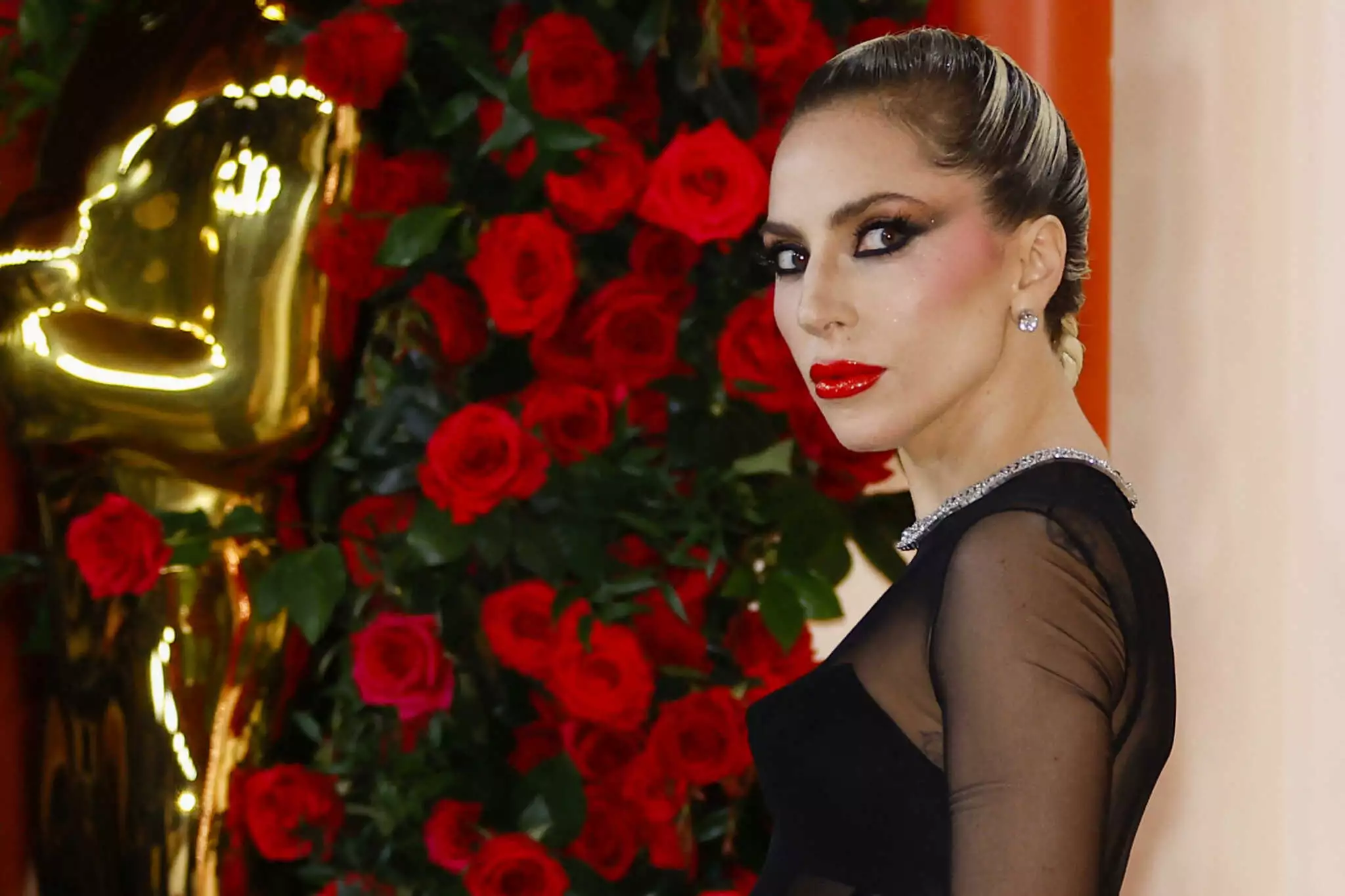 Η... εμφάνιση της Lady Gaga στα Όσκαρ που προκάλεσε «βροχή» από σχόλια 