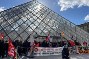 Γαλλία: Διαδηλωτές απέκλεισαν το Λούβρο – Πλήθος τουριστών έξω από το μουσείο